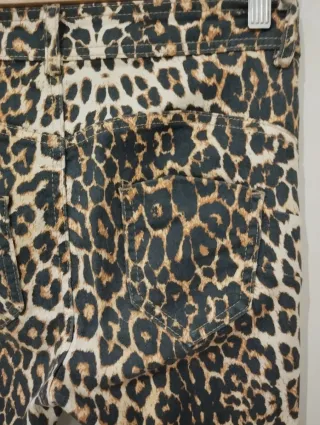 Pantalón estampado animal print