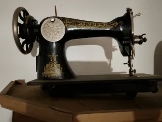 Máquina de coser Singer antigua