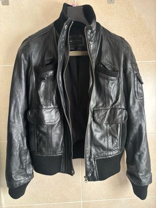 Cazadora  Mujer Piel Negra  marca Mango Talla L