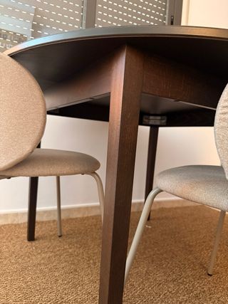 Mesa redonda madera oscura