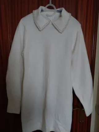 Vestido blanco con cuello perlas