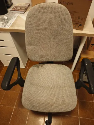 Silla de oficina con ruedas