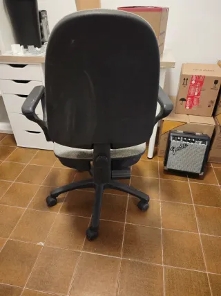 Silla de oficina con ruedas