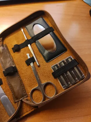 Neceser hombre marrón y plateado