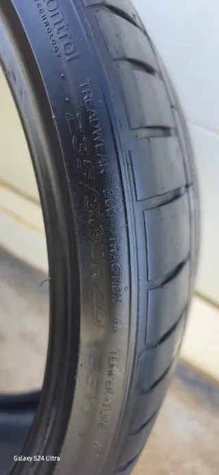 Neumático Hankook 235/30/20