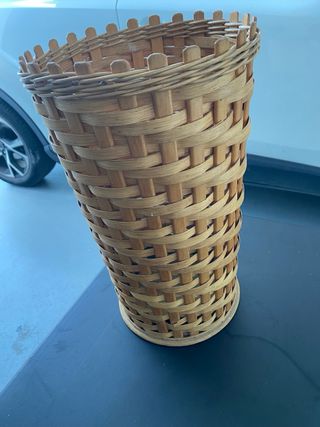 Paragüero de mimbre alto