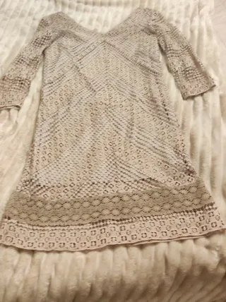 Vestido beige de crochet de Pedro del Hierro