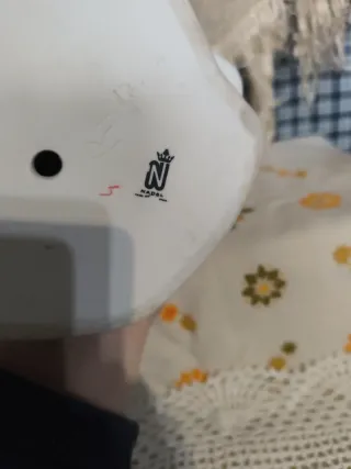 Figura de porcelana  Nadal niña con flores