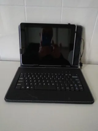 Tablet Chuwi con Teclado Negro