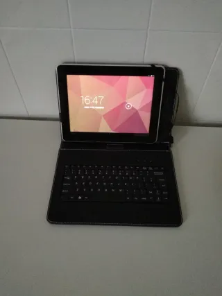 Tablet Chuwi con Teclado Negro