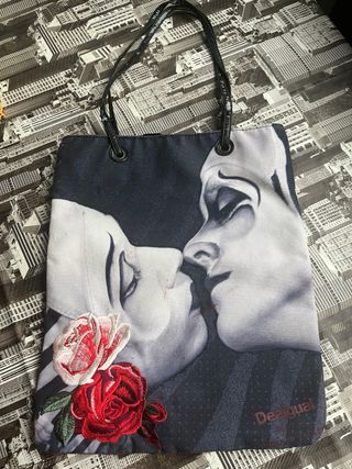 Bolso Desigual con estampado y rosas