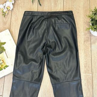 Talla M -Pantalon efecto cuero+Regalo jersey verde