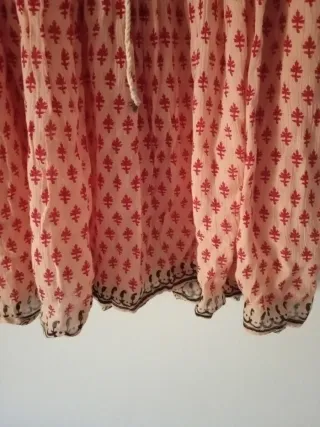 Falda juvenil estampada rosa y roja