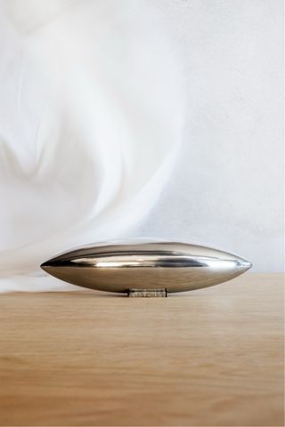 Escultura de acero moderna