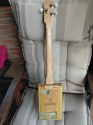 Guitarra Cigar Box