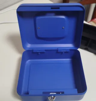 Caja Fuerte Azul Metálica con Llave