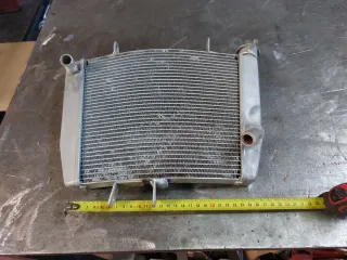 Radiador de moto reparado