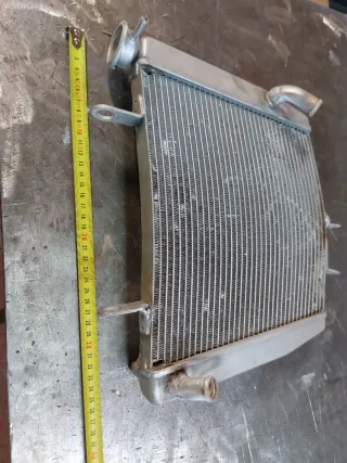 Radiador de moto reparado