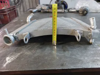 Radiador de moto reparado