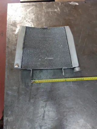 Radiador de moto reparado