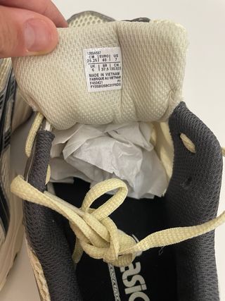 Zapatillas Asics blanquecillas