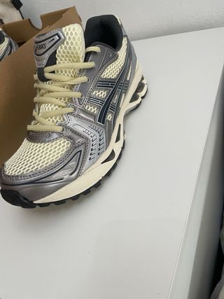 Zapatillas Asics blanquecillas