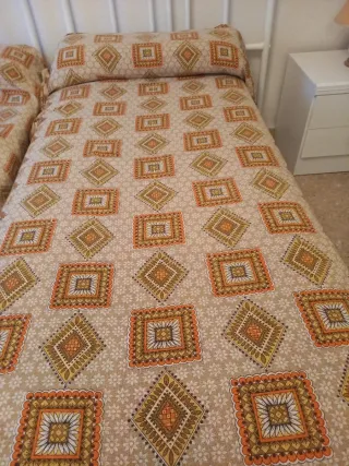 Colchas vintage beige y naranja cama 90