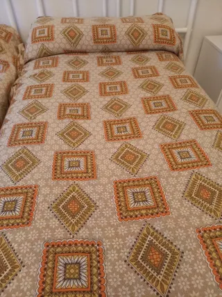 Colchas vintage beige y naranja cama 90