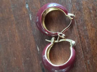 Orecchini a cerchietto borgogna e oro