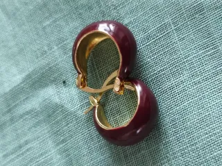 Orecchini a cerchietto borgogna e oro