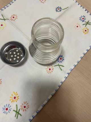 Salero de cristal transparente