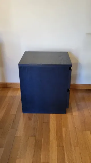 Mesita de noche de madera