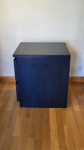 Mesita de noche de madera