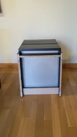 Mesita de noche de madera