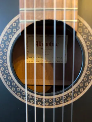 Guitarra española Alhambra 1C Negra - Buen estado