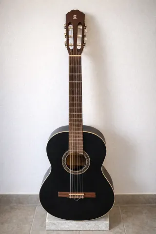 Guitarra española Alhambra 1C Negra - Buen estado