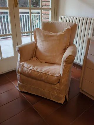 Butaca de tela beige rosita