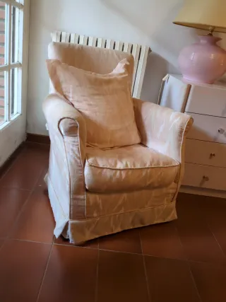 Butaca de tela beige rosita