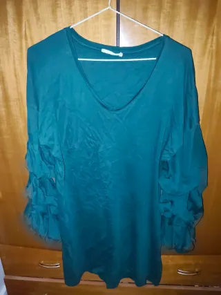 Jersey largo verde con mangas abullonadas