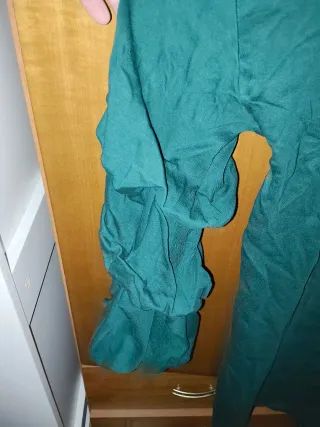 Jersey largo verde con mangas abullonadas