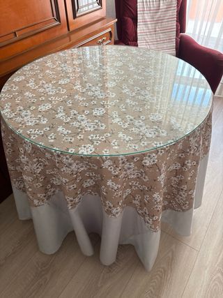 SE REGALA Mueble de salón y sillas de comedor