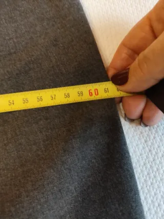 Pantalón gris de Zara