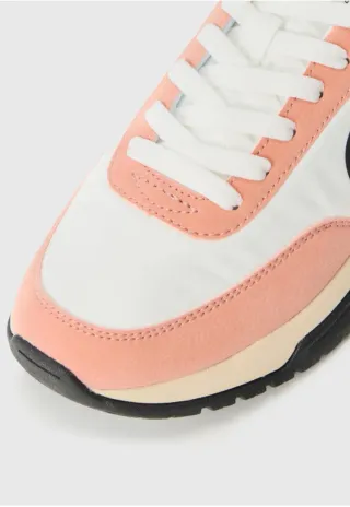 Zapatillas deportivas rosa y blanco