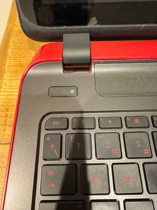 HP X BEATS portátil negro y rojo