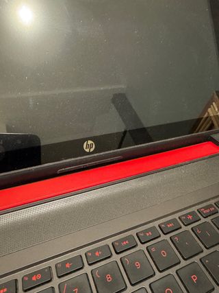 HP X BEATS portátil negro y rojo