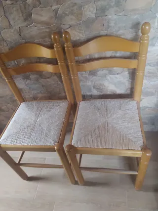 Juego de 2 sillas rústicas de madera
