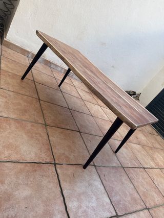 Mesa de salón de madera