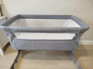 Cuna colecho Next to me Chicco gris año 2025