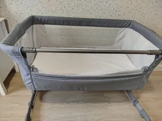 Cuna colecho Next to me Chicco gris año 2025