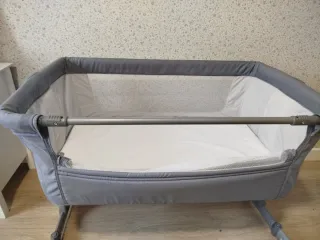 Cuna colecho Next to me Chicco gris año 2025